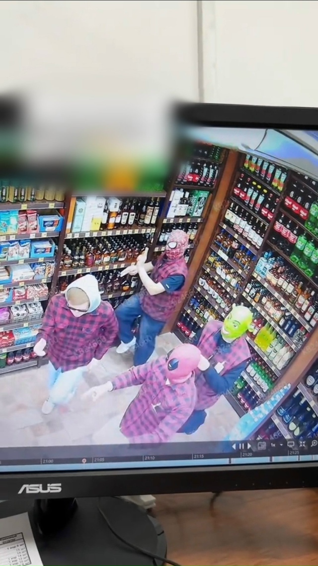ТРЭШ В МАГАЗИНЕ‼️
БАНДА МЕСТНОГО ЧЕЛОВЕКА ПАУКА АККУ...
