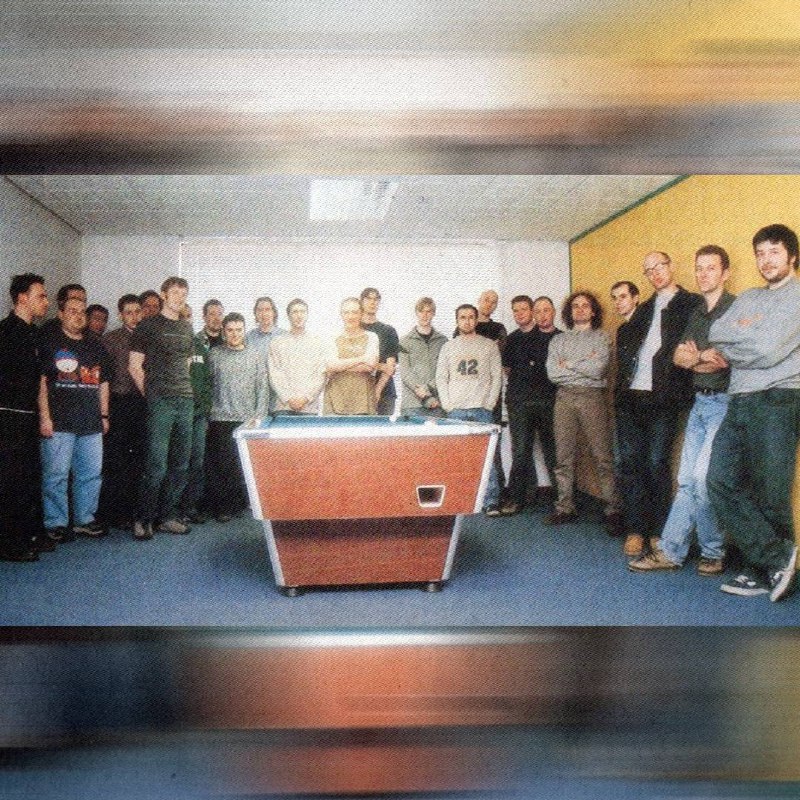 Так выглядел штат Rockstar в 2001 году — всего 24 сотрудника, работавших над GTA III.
На днях компа