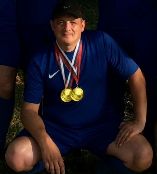 Вот так присядешь с друзьями — и сразу начнётся магия. ...