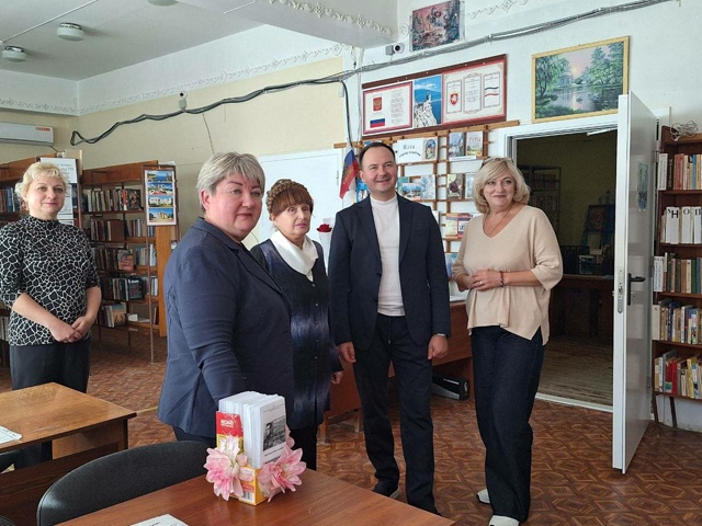 📚В Ялте продолжается обновление муниципальных библи?...