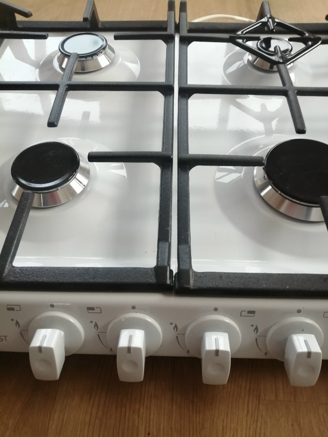 Продаю газовую варочную поверхность GEFEST за 10.000 рублей....