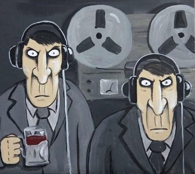 Россиян призвали не обсуждать личную информацию около...