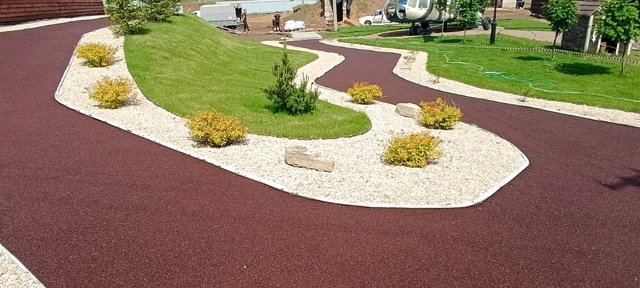 Укладка резиновой крошки, бесшовное резиновое покрыти...