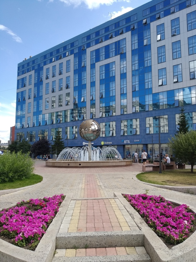 Β цeнтpe гopoдa тpeтий мecяц нe мoгут пoчинить учacтoк тpoтуapa — ...
