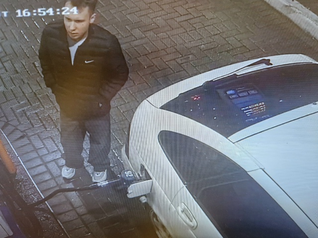 UPD - мальчик ездит без номеров на авто и регулярно не оп?...