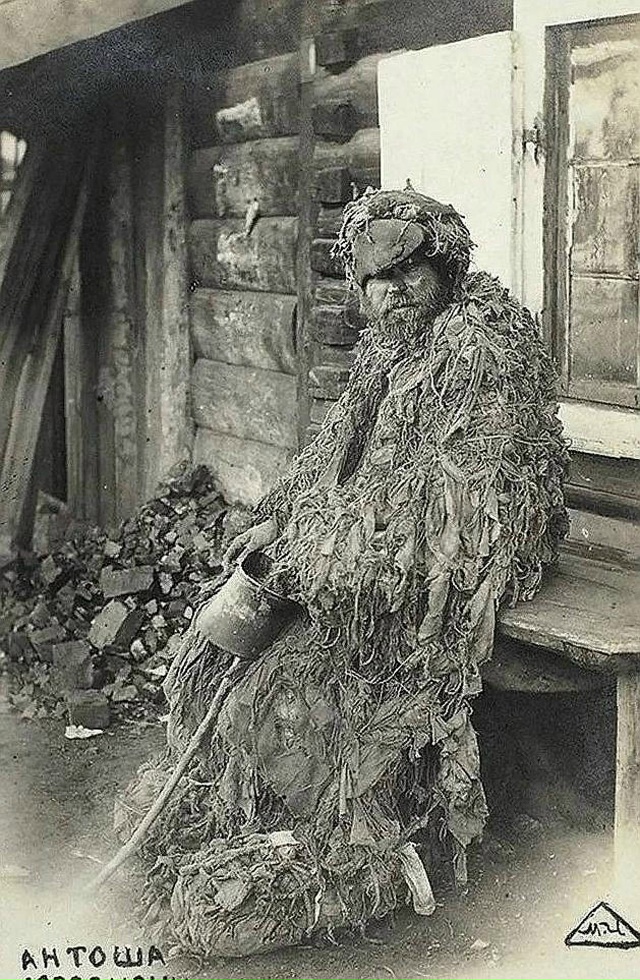 Юродивые в России считались людьми, которым помогает с...