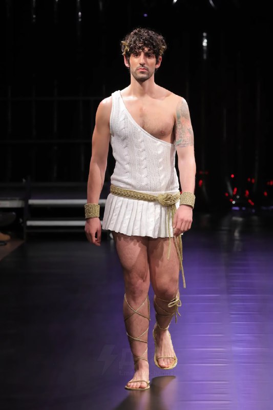 На показе мод в Нью-Йорке представили одежду из гейской шерсти
Это не ошибка и не рофл: шизоактивис