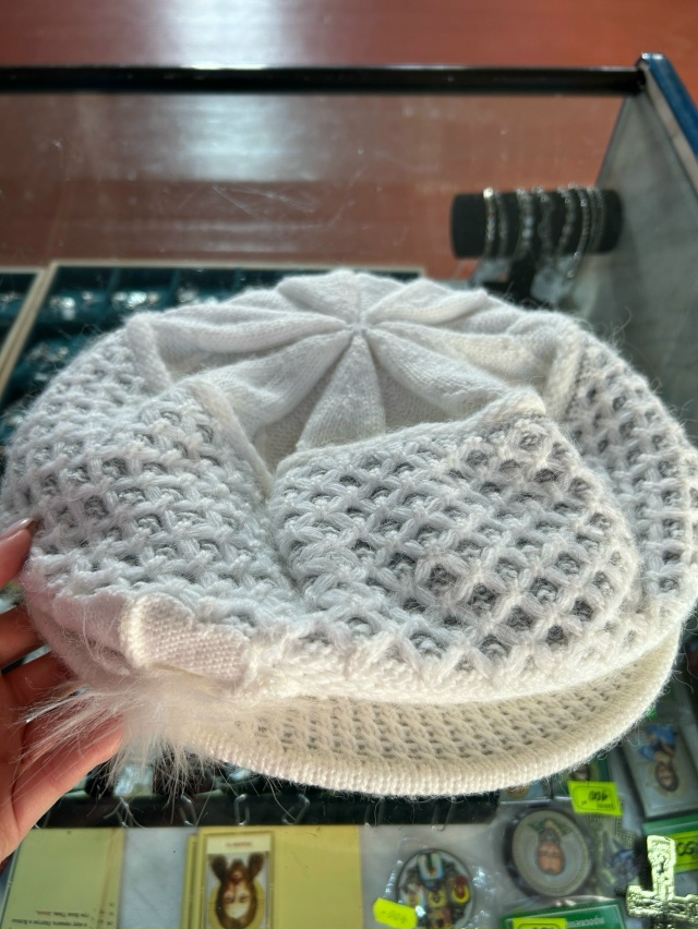 Во время «Рождественских чтений» была оставлена шапка...