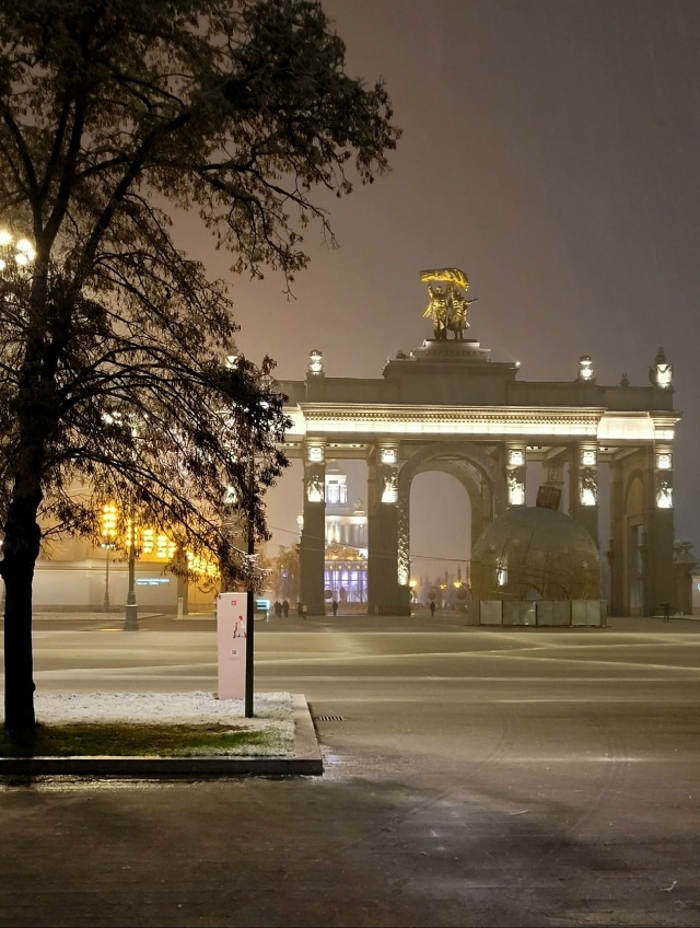Однажды нoчью на ВДНХ 😍