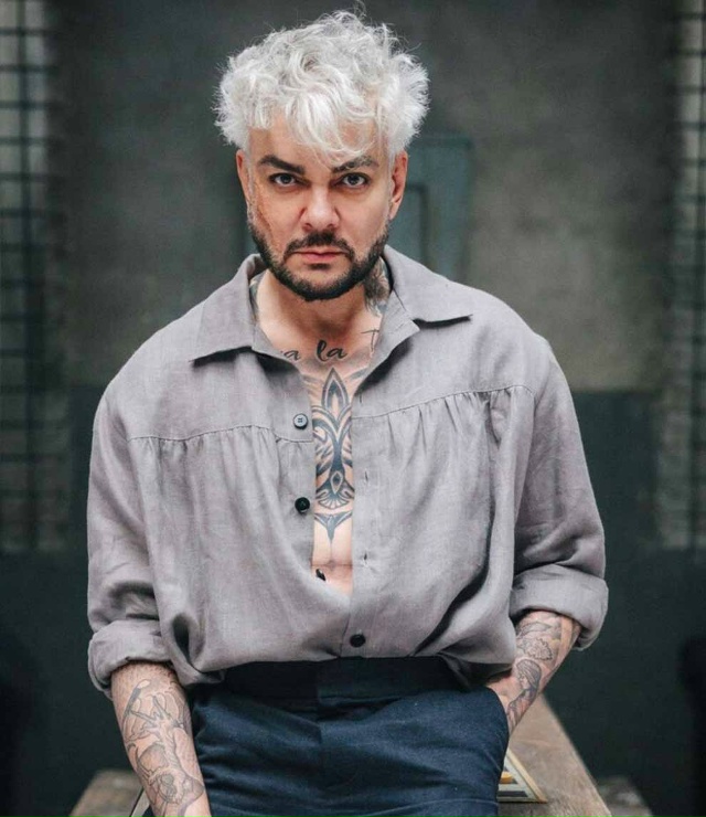 Поп-король Филипп Киркоров радикально сменил образ: в ?...