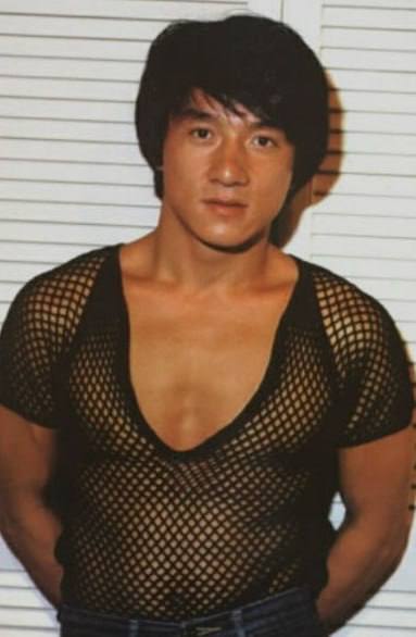 В своё время Джеки Чан, мог спокойно увести твою маму из семьи...да и папу тоже, чё греха то таить 😘