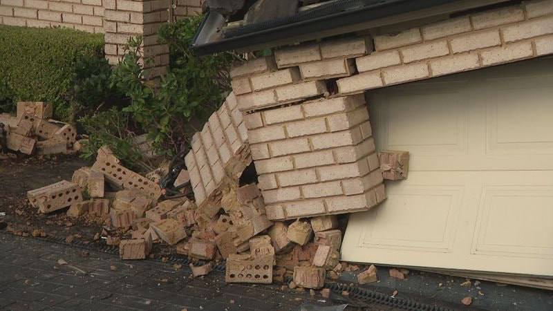 Полицейская машина второй раз за два года протаранила жилой дом в австралийском Сиднее.
Правоохран