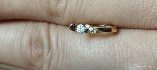 Найдена детская сережка на ул. Работниц, верну если у В?...