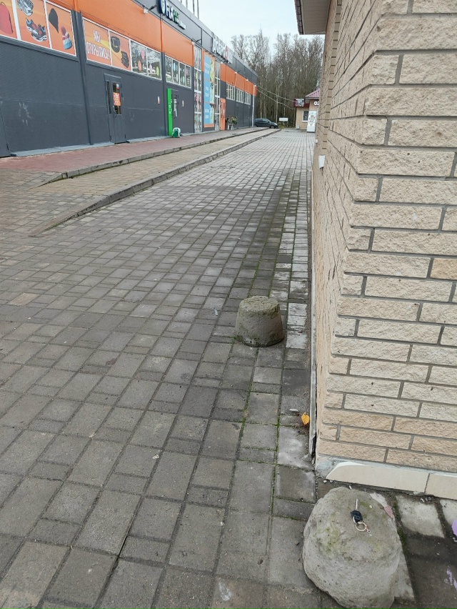 Обранили ключи парковка у магазина Доброцен Ленина 6Б