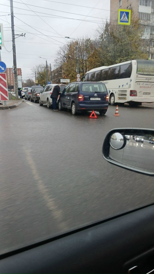 На перекрестке Кирова-Шевченко ДТП с участием несколь?...