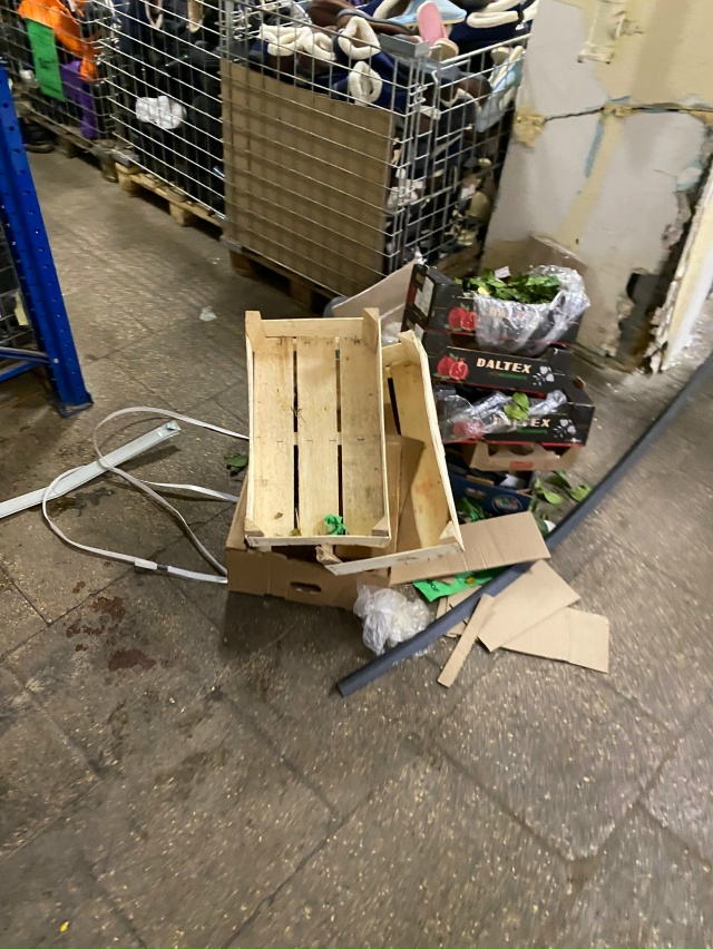 🤢 «Светофор» из ада: мухами облепленное мясо, вонючие ...