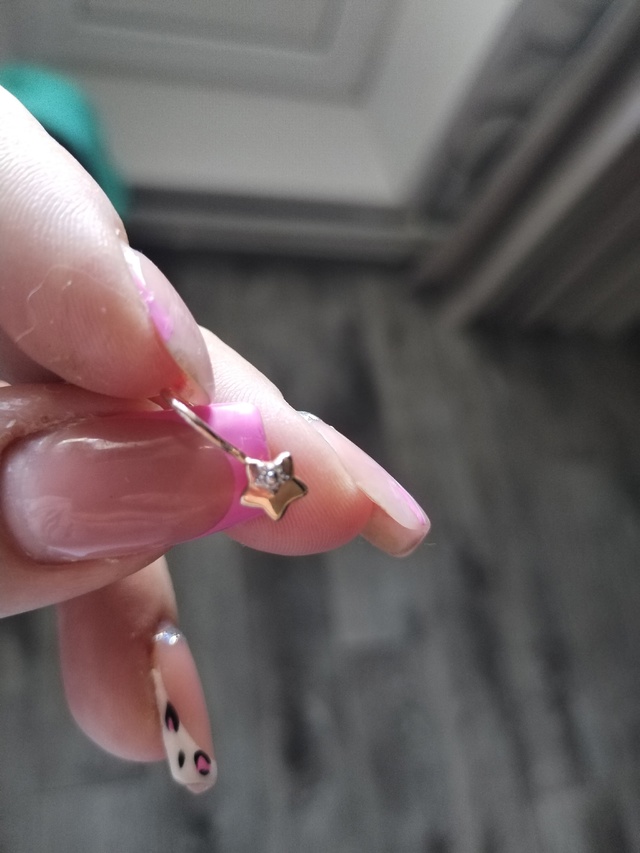 Потеряли золотую серёжку, нашедшему просьба вернуть з?...