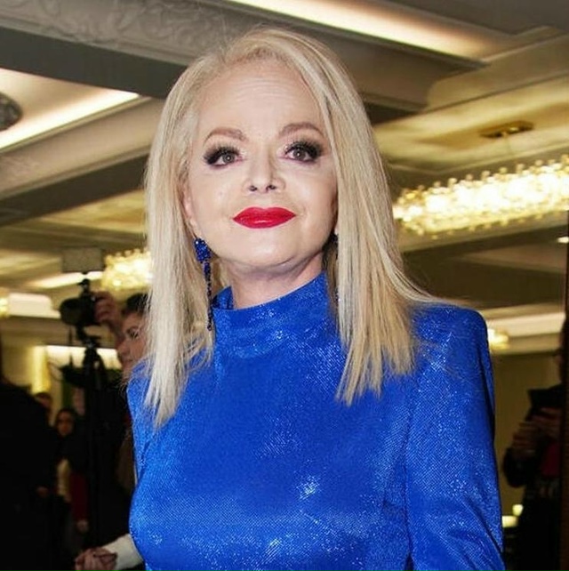 Лариса Долина отказалась возвращать деньги за квартир...