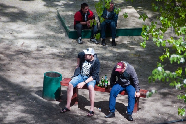 🥴 Из-за Сухого Закона люди стали пить ЕЩЕ БОЛЬШЕ.
О н?...