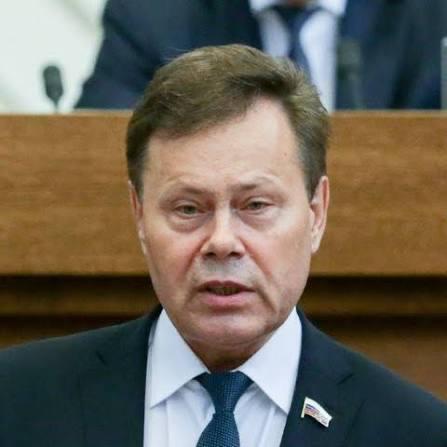 «Олигархи — это священная корова, их не тронут».
Дефицит бюджета России могут восполнить за счёт г