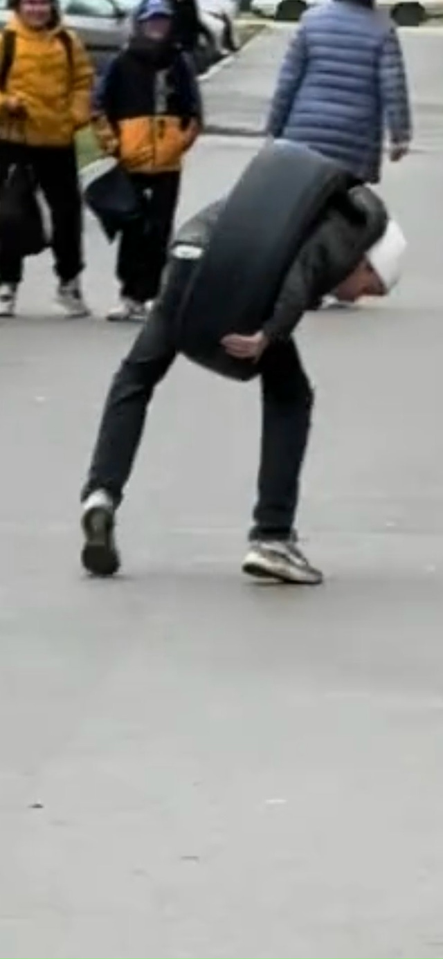 😆ТЯЖЁЛАЯ ЖИЗНЬ НАШИХ ШКОЛЬНИКОВ.....
ДО ШИНОМОНТАЖА ИД?...