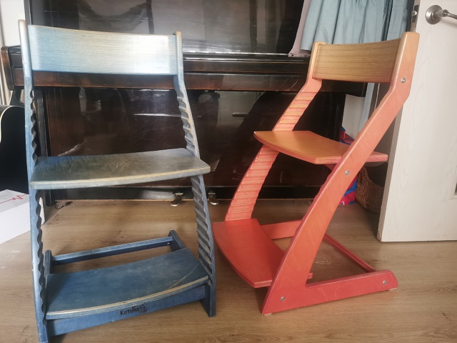Добрый день. Отдам 2 детских стула, они 