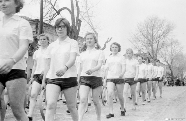 Шествие девушек. 1965-й год.