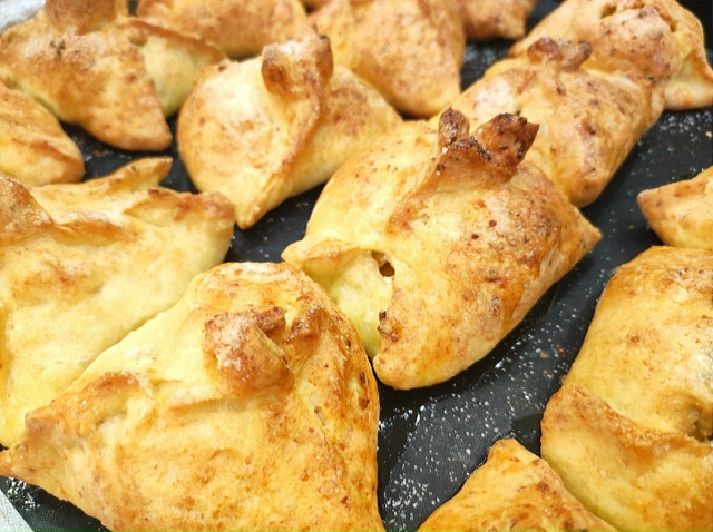 Короче,Пермские яблоки в слойках,а вы что готовите из я...