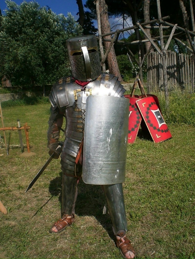 Крупелларий - наиболее тяжело вооружённый гладиатор в...