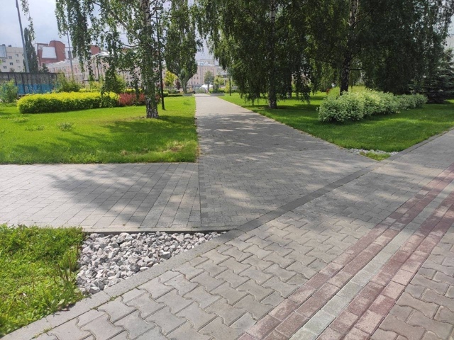 Заметили, что на эспланаде сделали отсыпку у дорожек?
...