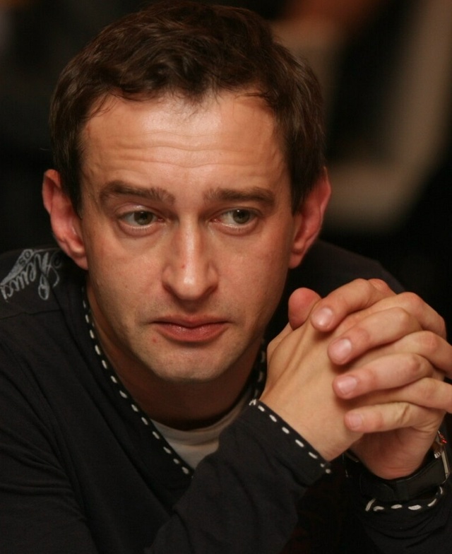 Кому-то не хватает одной женщины, и он переключается на...