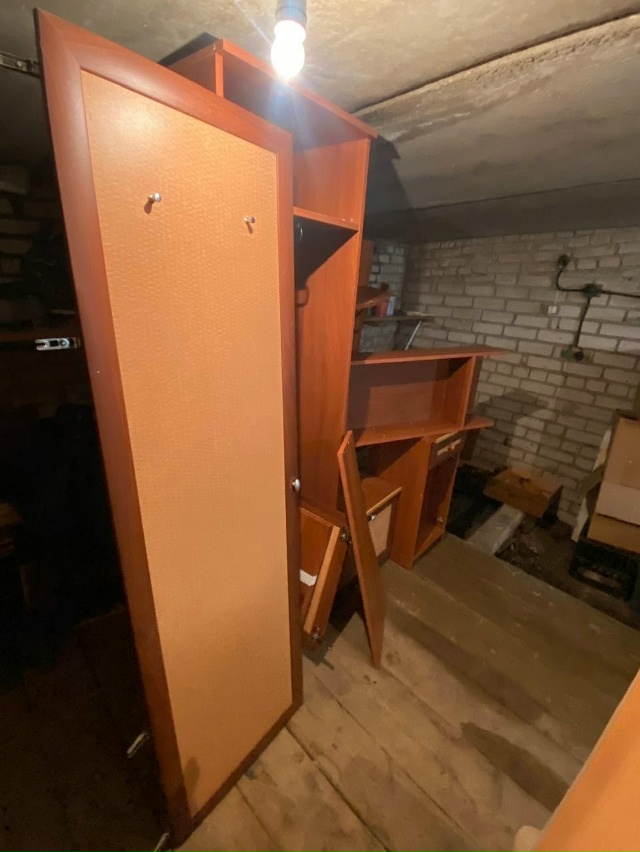 Отдам даром прихожую. Шкаф для верхней одежды, вешалка,...