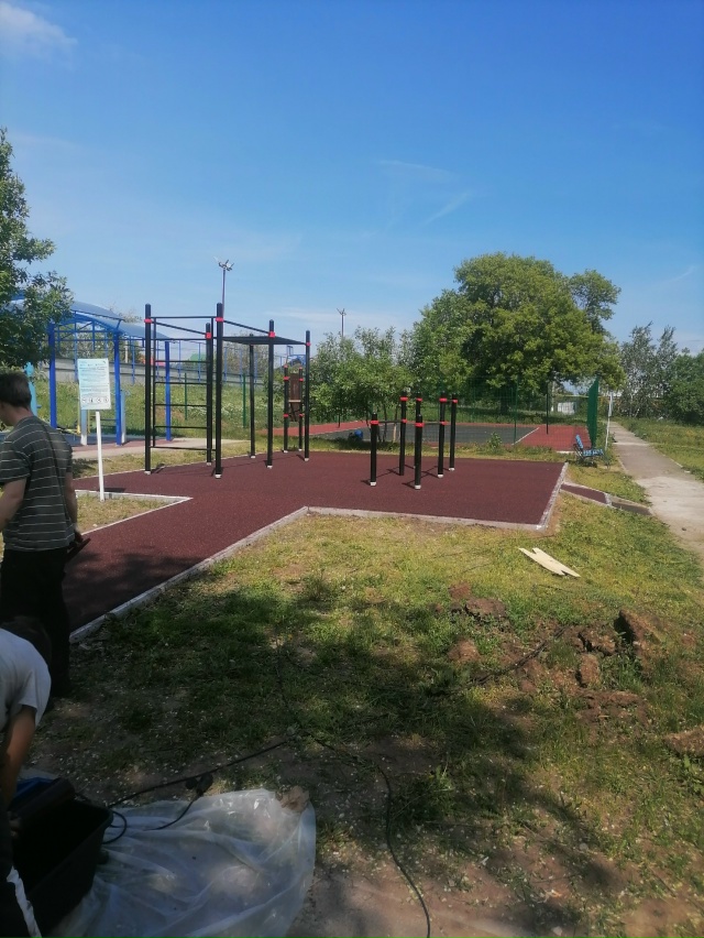 Укладка резиновой крошки, бесшовное резиновое покрыти...