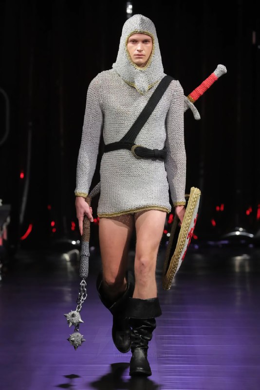 На показе мод в Нью-Йорке представили одежду из гейской шерсти
Это не ошибка и не рофл: шизоактивис