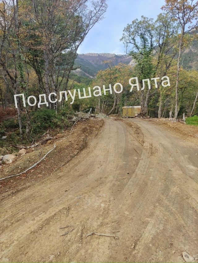 За полигоном на Мисхорской за газовой заправкой над ру...