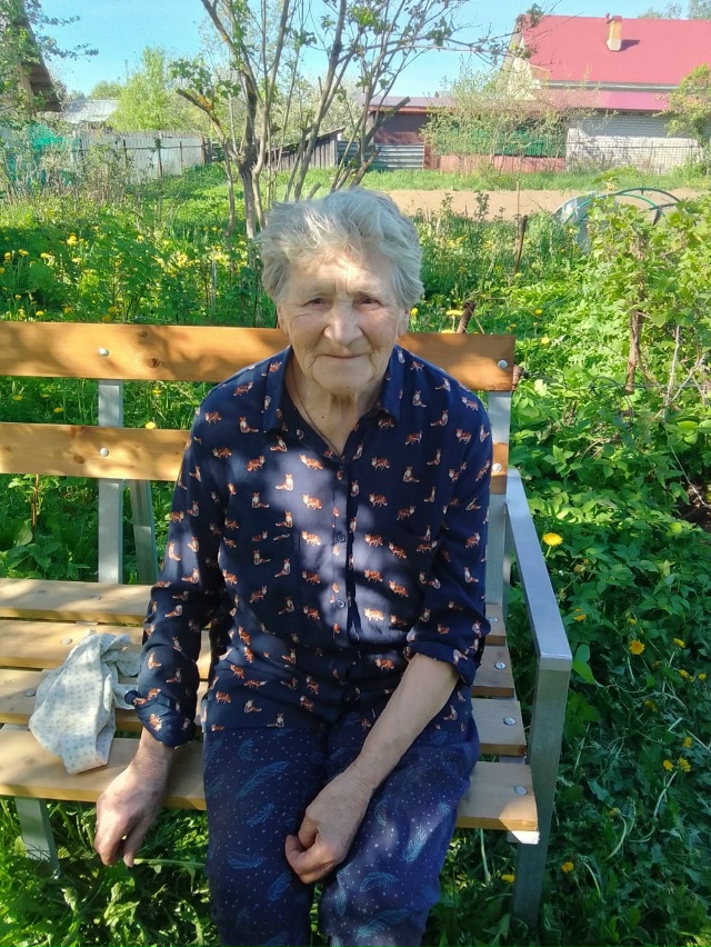 В нашем поселке проживает замечательная женщина Наза?...