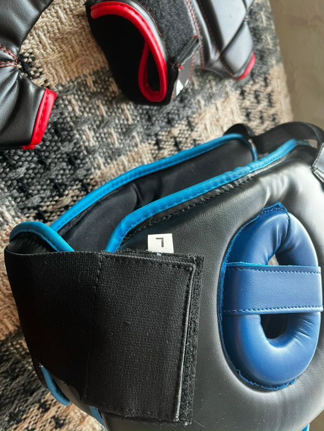 Продам боксерские принадлежности
Шлем L
Перчатки закр?...