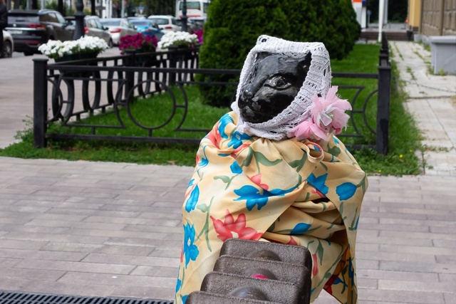 Что ты такое? Хаха))
Эта кошка на батарее у Пермэнерго ч?...