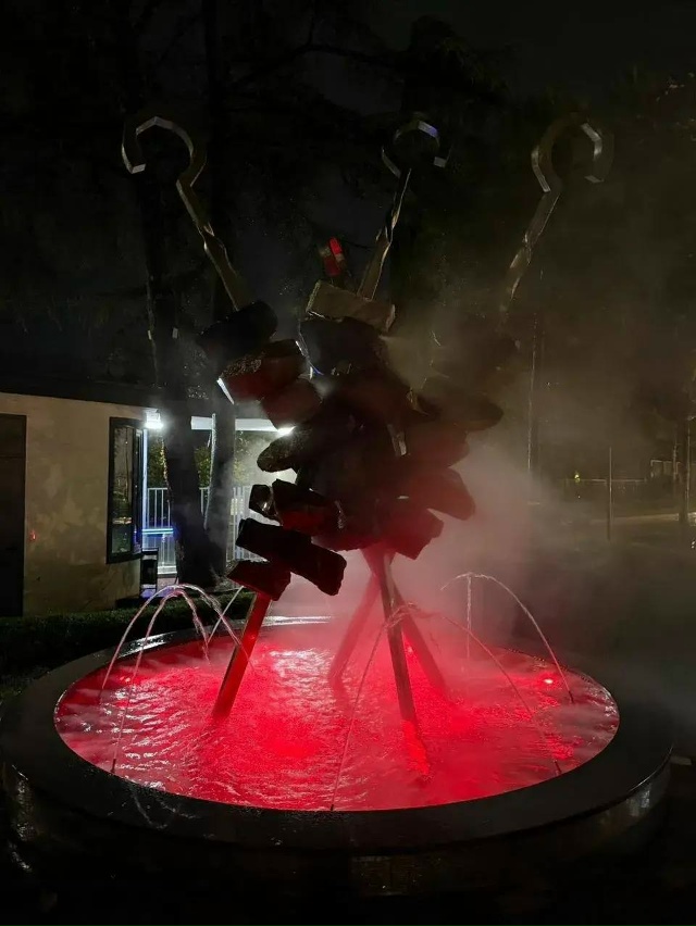 Ну наконец-то догадались увековечить гастро-лицо Сочи:...