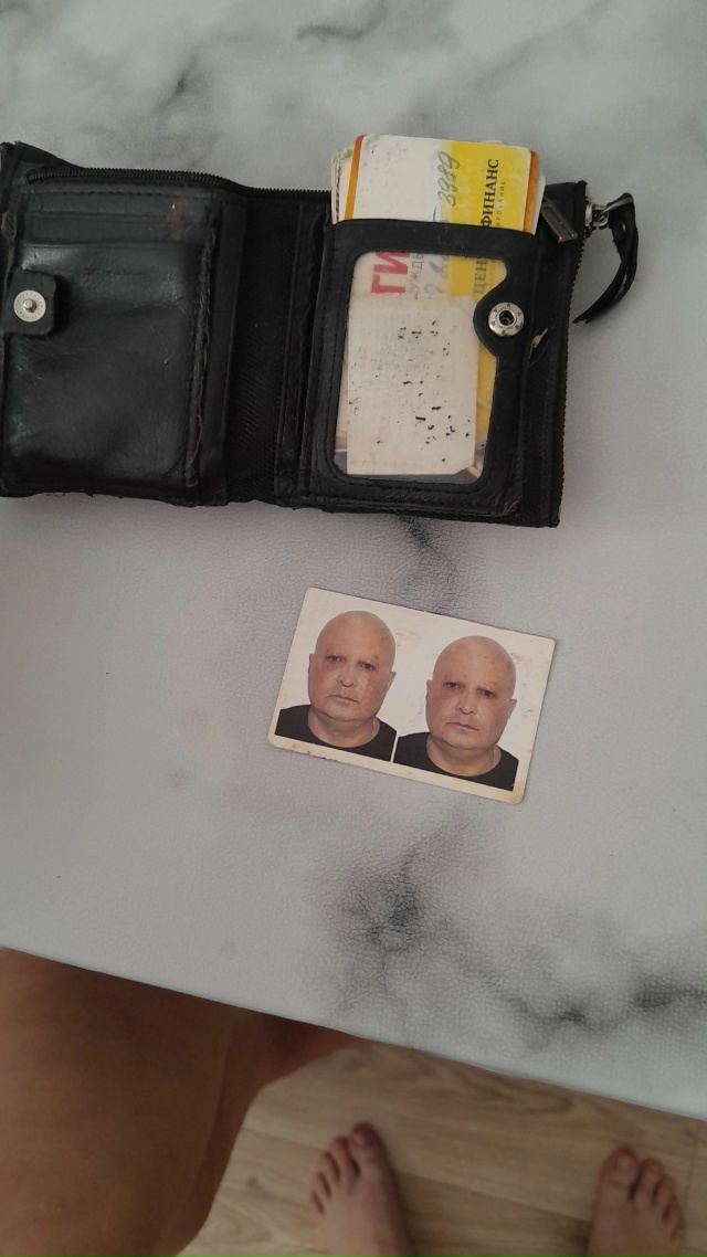Отдам мужчине его кошелёк, который нашла случайно. 896140...