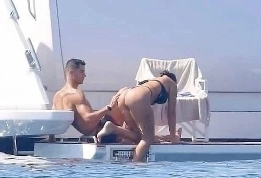 Тайные пляжные фото жены Роналду закрыли все вопросы х...