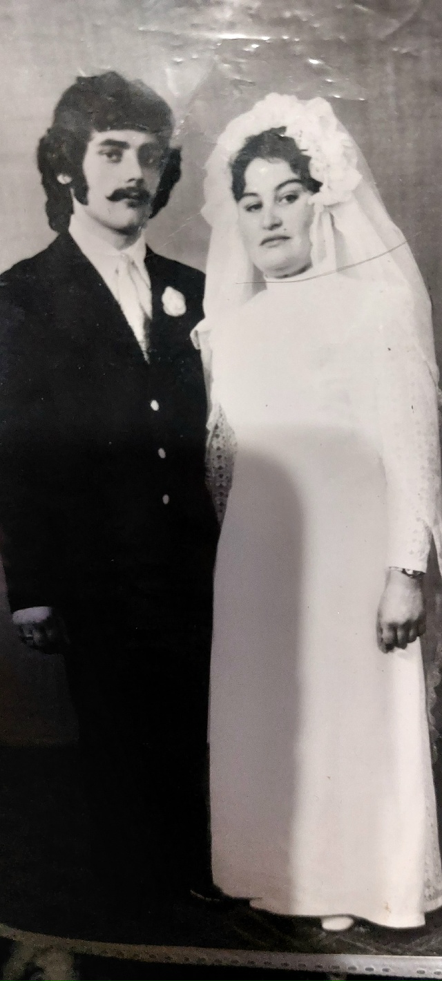 Пара из Воронежа отмечает золотую свадьбу.
Золото симв...