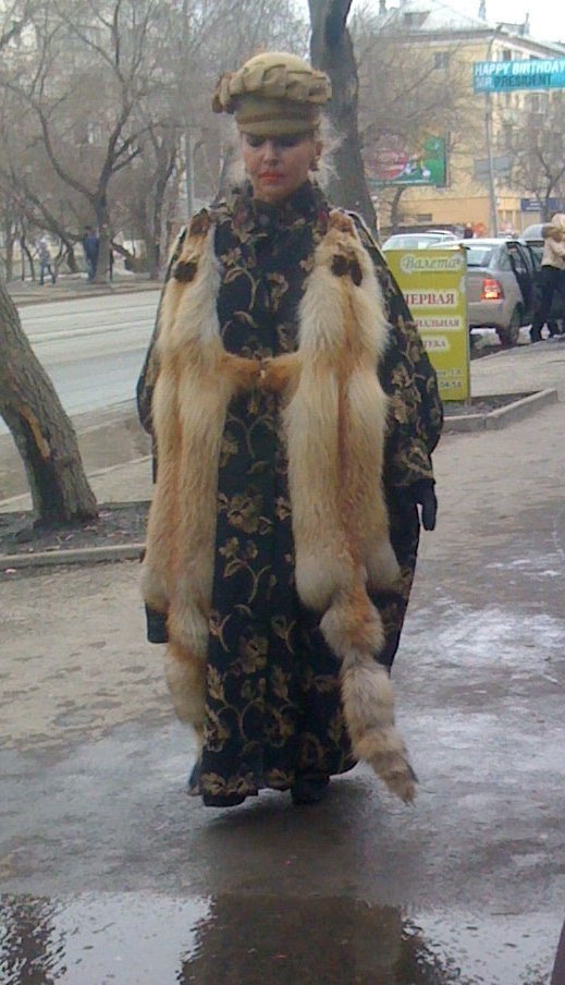 Им сдирают шкуры заживо, они еще долго и мучительно уми...