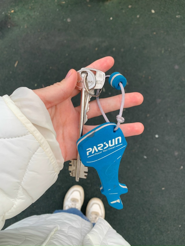 Найдены ключи на детской площадке
возле детского сада...