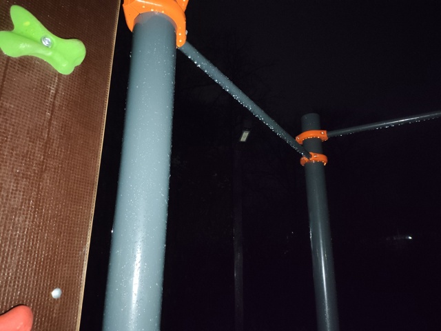 На спортивной площадке в парке ОЦБК отсутствует освещ?...