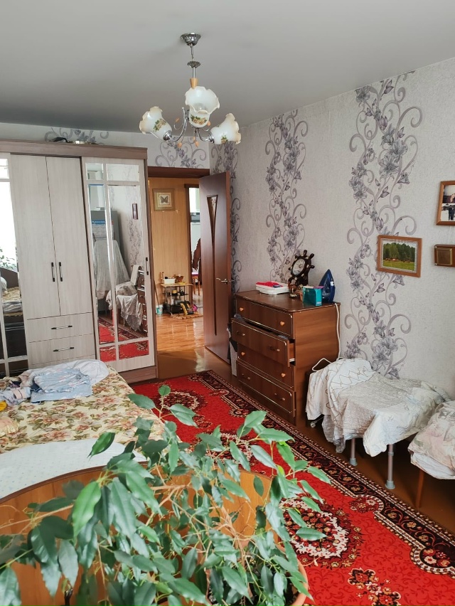 Продам трёх комнатную квартиру в двух квартирном кирп?...