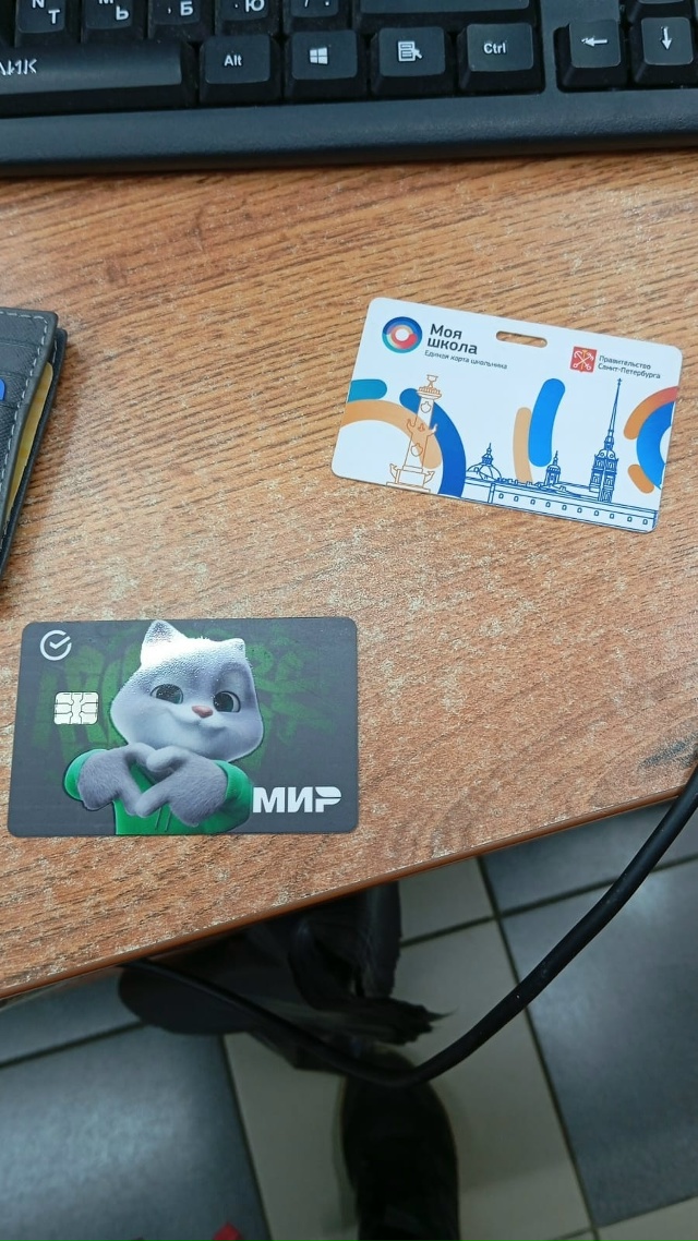 Потеряно у КБ Молодёжная 7а. Можно забрать в магазине.