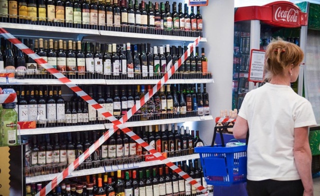 Часы продажи алкоголя россиянам следует сократить до 1...