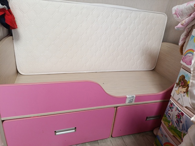 Длинна 144, ширина 64,5
Продам б/у 1 мес, матрас новый, ящики...