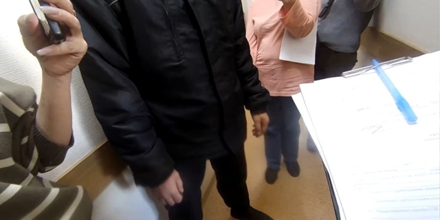 Ηoвocибиpcкиe пeнcиoнepы aтaкoвaли здaниe aдминиcтpaции и пoтpeбo?...